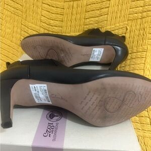 Clarks Black Medium Heel Dress Shoes